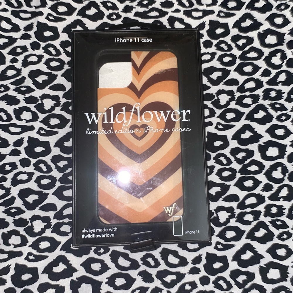 Wildflower Iphone 11 Brown Heart Phone Case